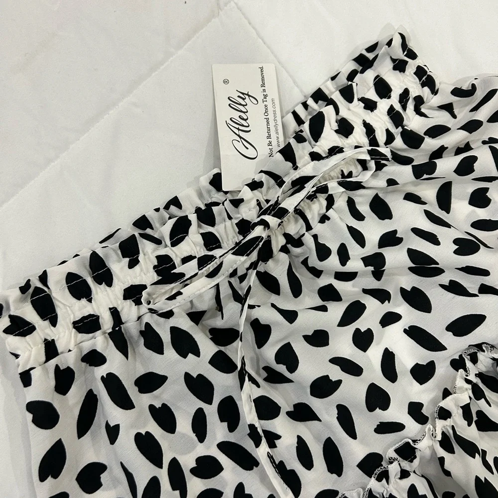 🔥PRICE🔥 ALELLY • White and Black 2 Tier Mini Skirt • M - Picture 8 of 8